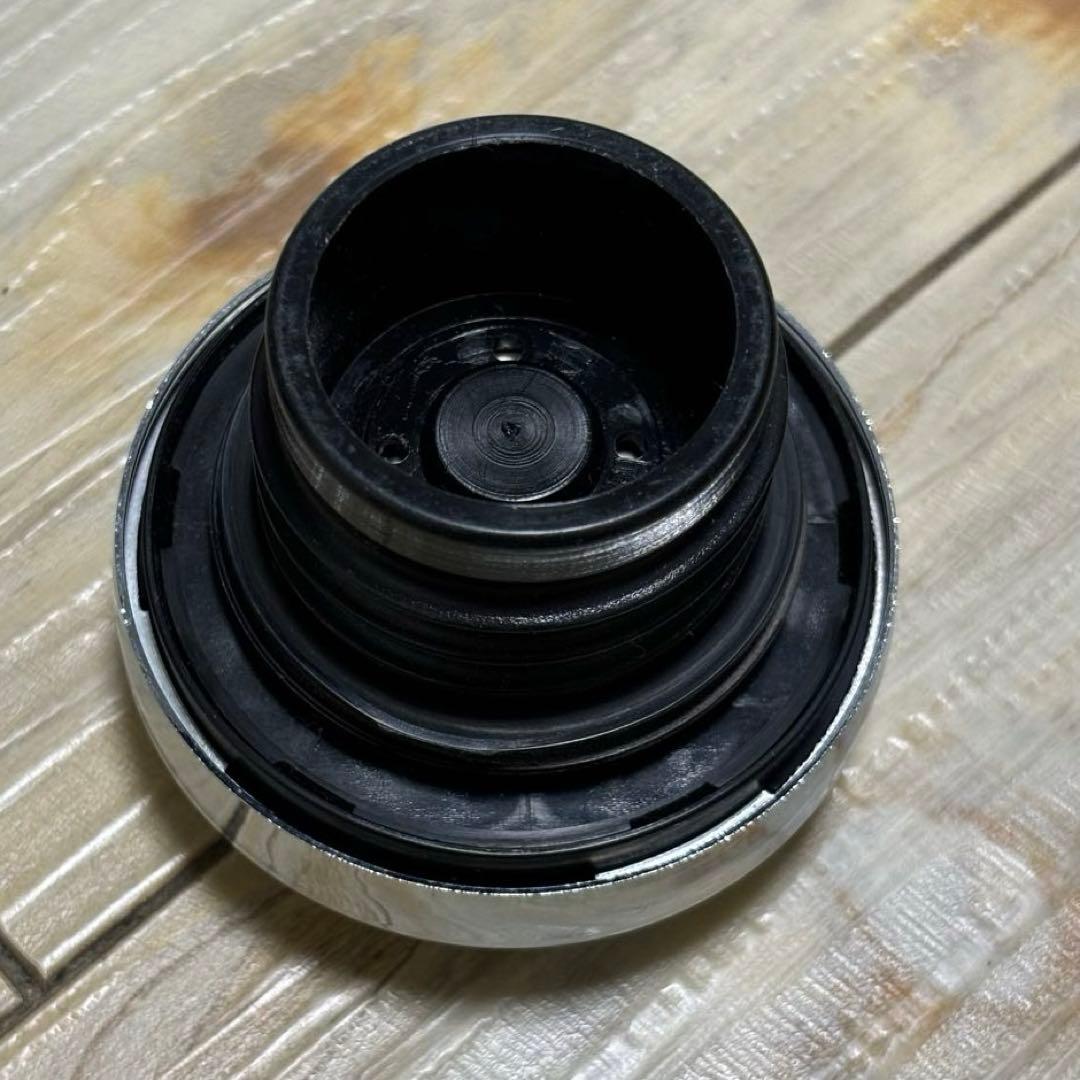 【ハーレーダビッドソン】美品 鍵付き ロゴ入り ガソリンキャップ 未使用 正規品