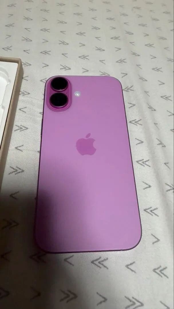 Apple iPhone 16 本体　128GB SIMフリー　充電3回のみ