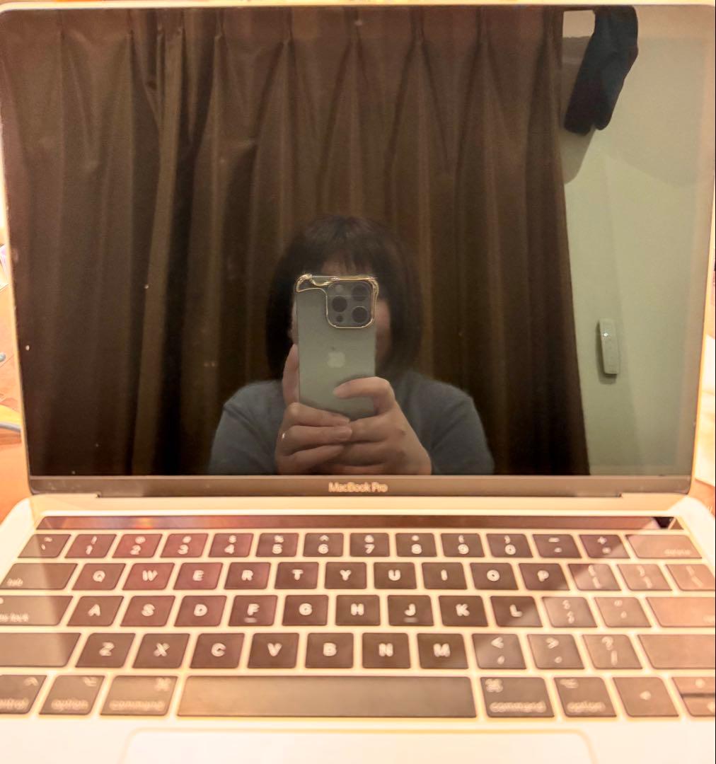 【美品】MacBook Pro 2017【Touch Bar 英字キーボード】