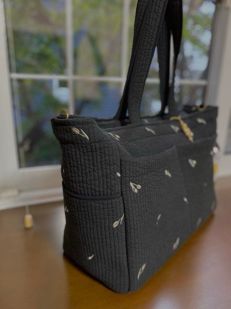 Ｂ.ブラック×いちご＆チューリップ大きめサイズ　ポケットいっぱいマザーズバッグ