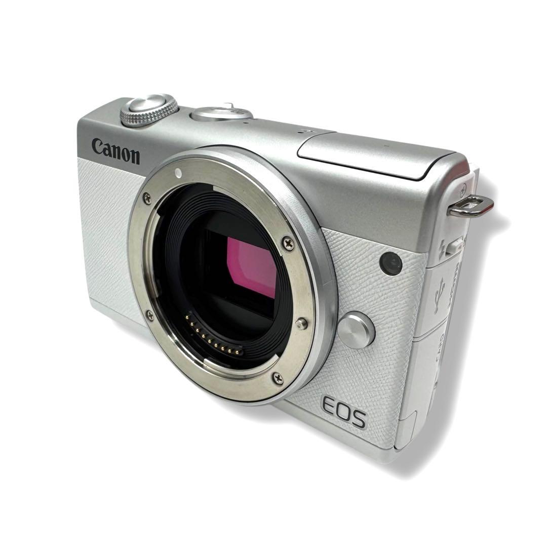 ほぼ未使用 CANON キヤノンEOS M200 レンズキット ホワイト