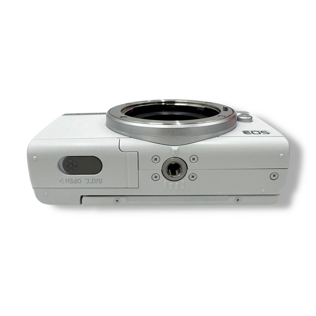 ほぼ未使用 CANON キヤノンEOS M200 レンズキット ホワイト
