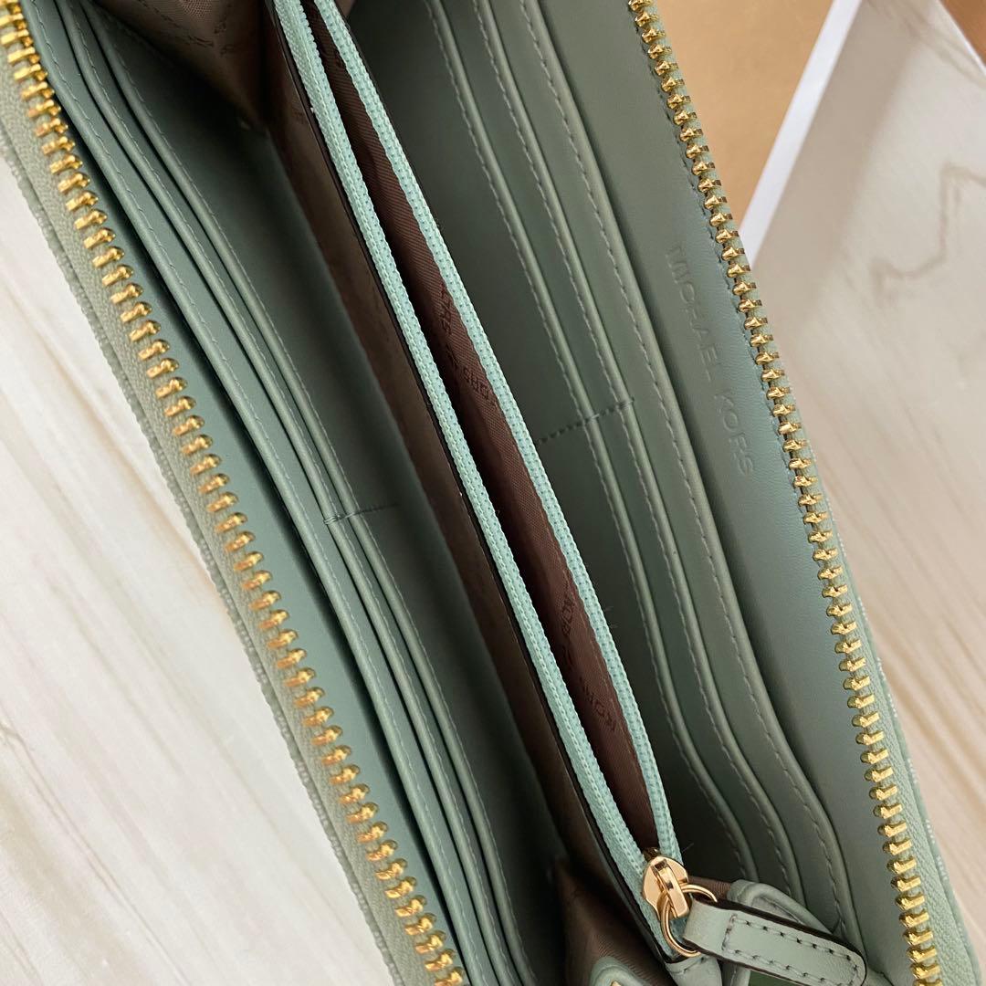 新品 MICHAEL KORS長財布 グリーン 財布 長財布 シグネチャー