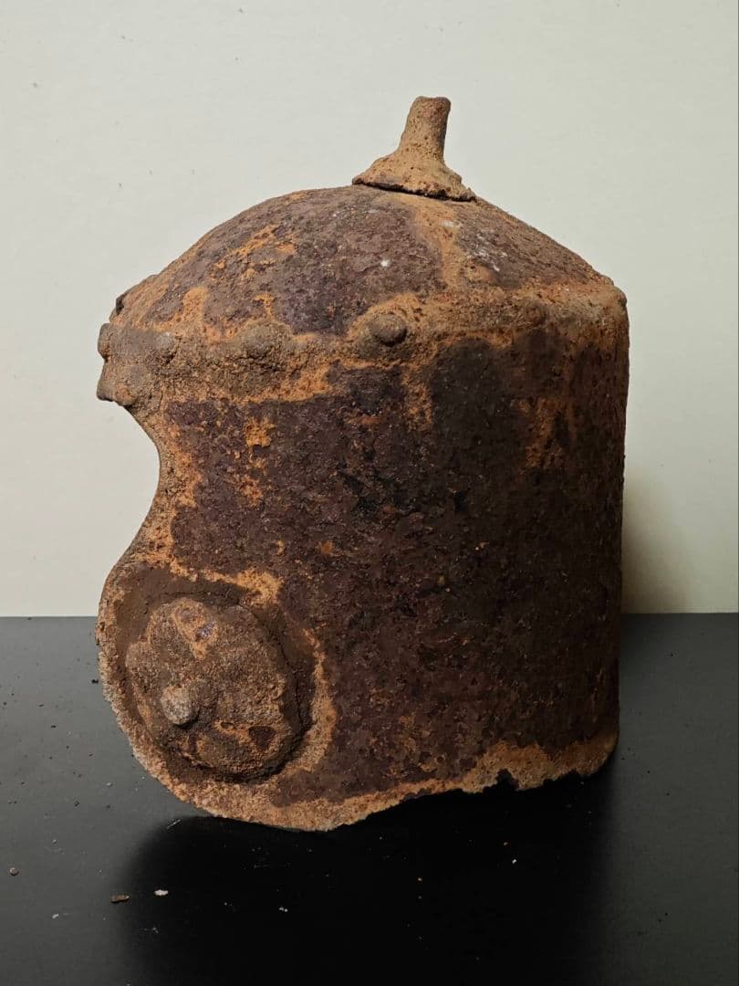 古代鉄製兜　古代中国　西晋時代〜元時代　考古発掘品　古代武具　貴重　博物館クラス