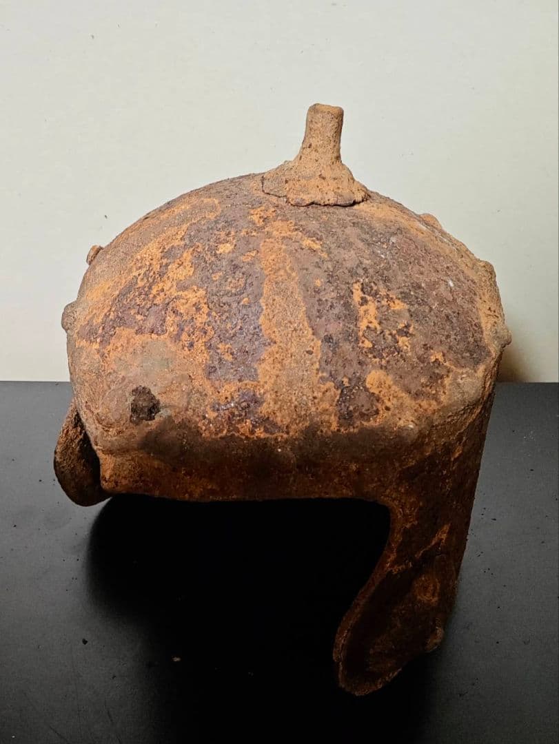 古代鉄製兜　古代中国　西晋時代〜元時代　考古発掘品　古代武具　貴重　博物館クラス