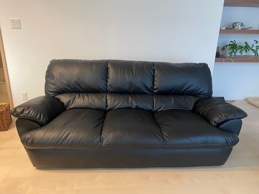 P*N様 ニトリの黒いソファ３人掛けソファ