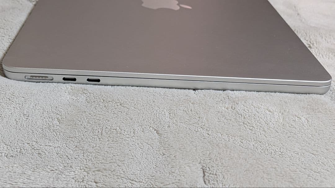 美品　MacBook Air M3 256GB 13インチシルバー 日本語配列