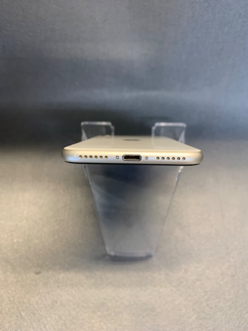 美品 国内版 SIMフリー iPhoneSE 第3世代 128GB