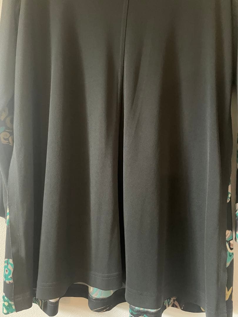 トクコプルミエヴォル/カーキ系グラフィックプリント 長袖チュニック