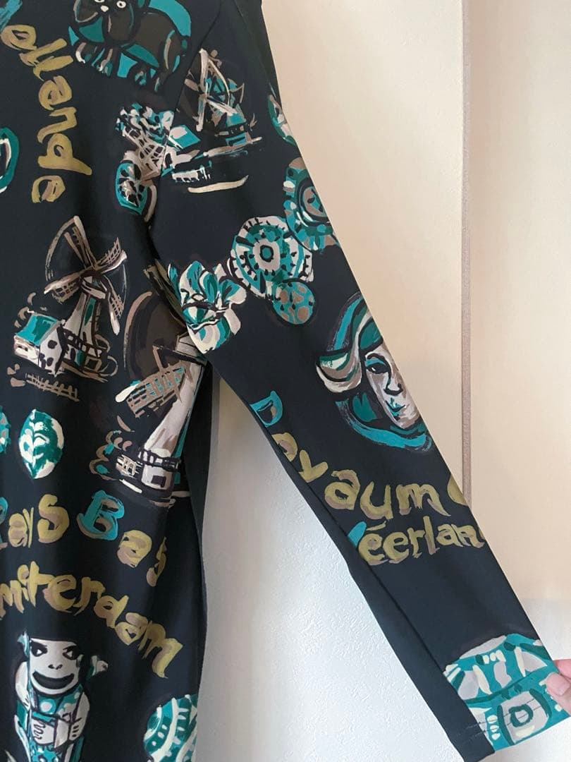 トクコプルミエヴォル/カーキ系グラフィックプリント 長袖チュニック