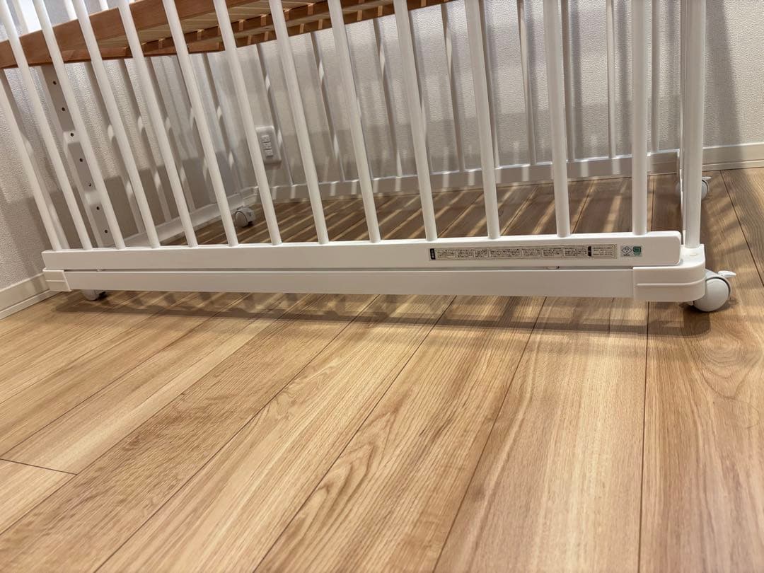 （北九州市に受け取りに来れる方限定）キャスター付き木製ベビーベッド