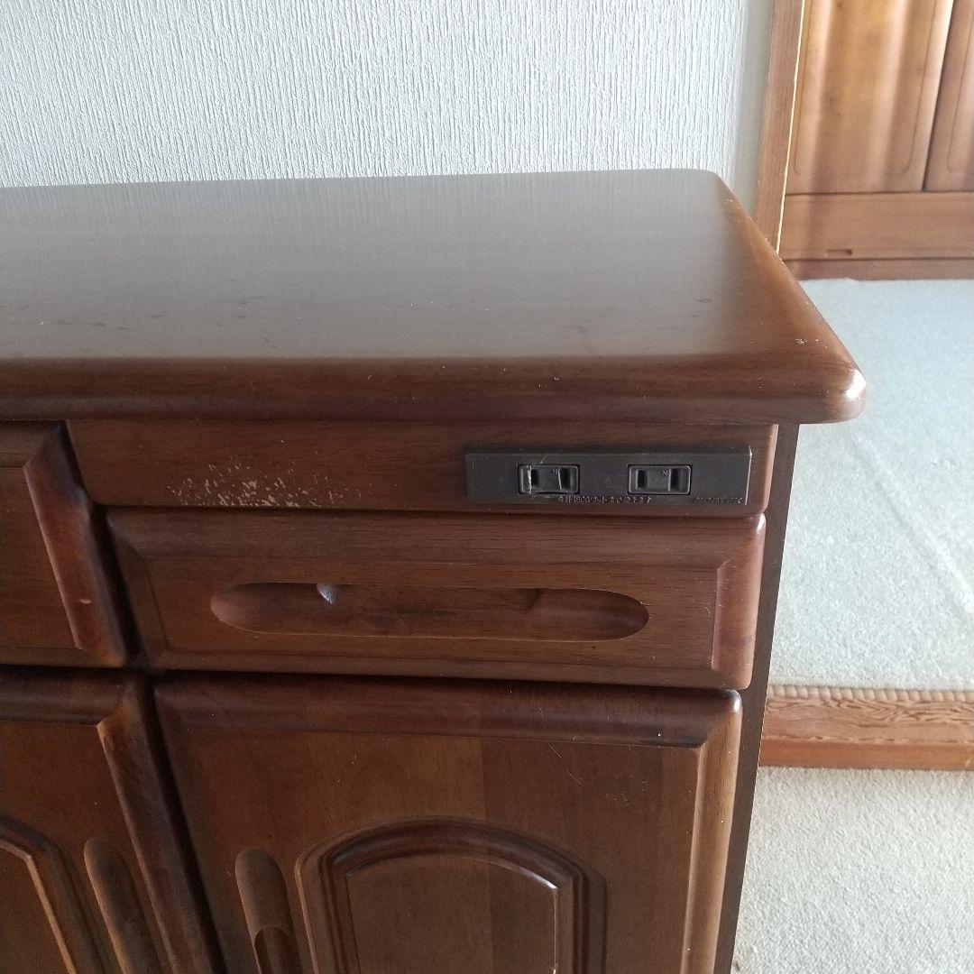 木製4ドアキャビネット 2口コンセント付き　株式会社又七木工社