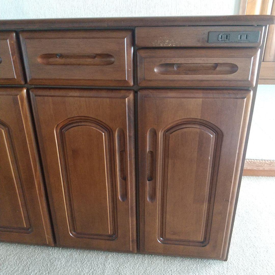 木製4ドアキャビネット 2口コンセント付き　株式会社又七木工社