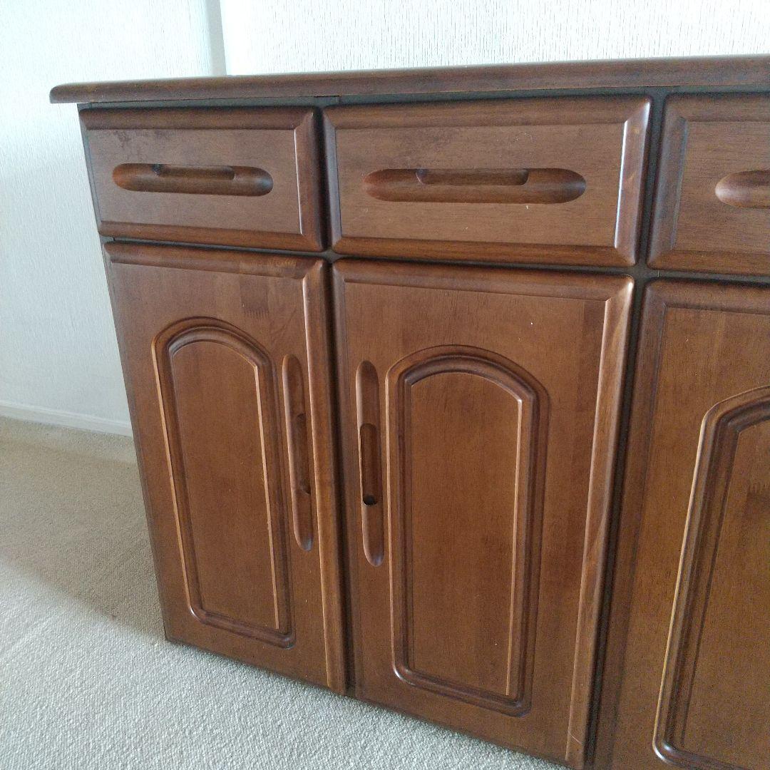 木製4ドアキャビネット 2口コンセント付き　株式会社又七木工社