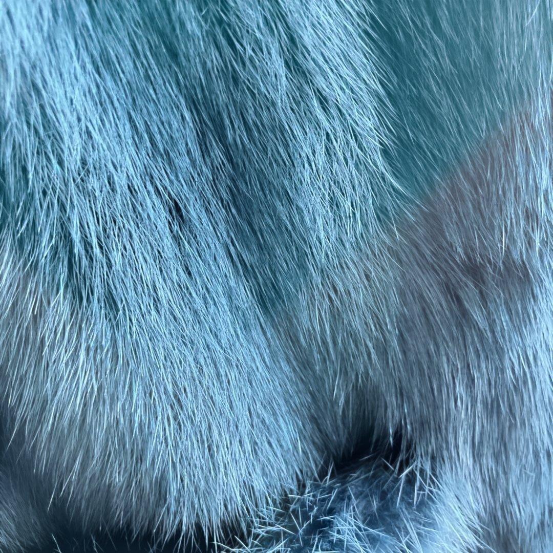 ミンクベスト　ブルー　少し日焼けあり