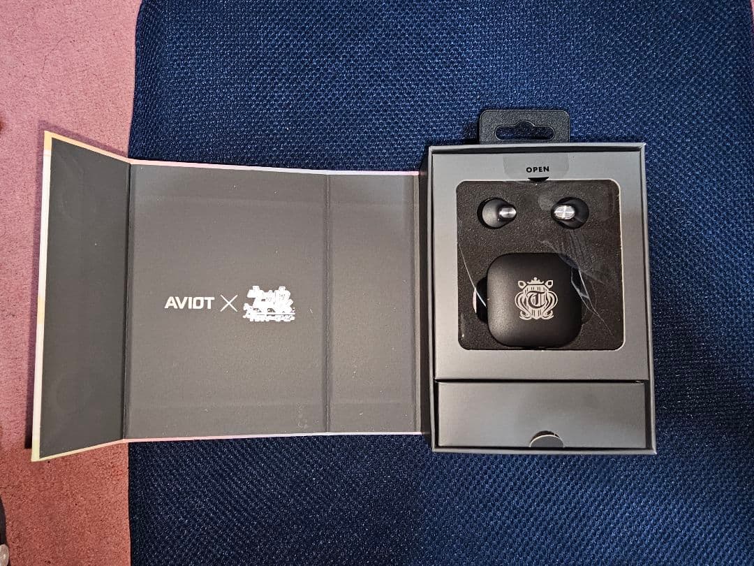 ウマ娘×AVIOTコラボイヤホン ジャングルポケットのケース付き