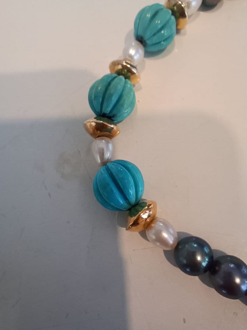ターコイズブルーとパールのネックレス