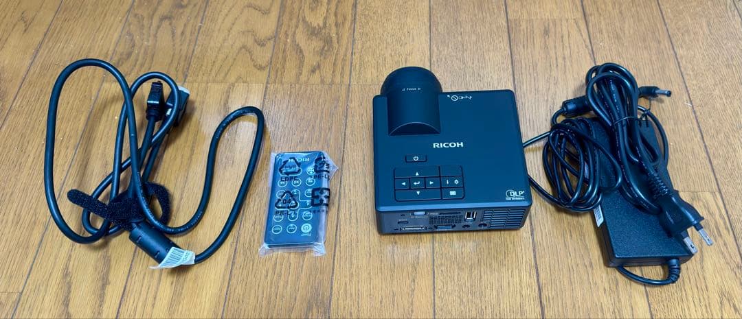 短焦点・美品】RICOH PJ WXC1110 モバイルプロジェクター｜使用1回