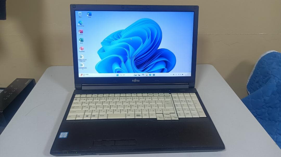 ⭐️ノートパソコンFUJITSU第六世代Core i5 SSD256Gメモリ8G