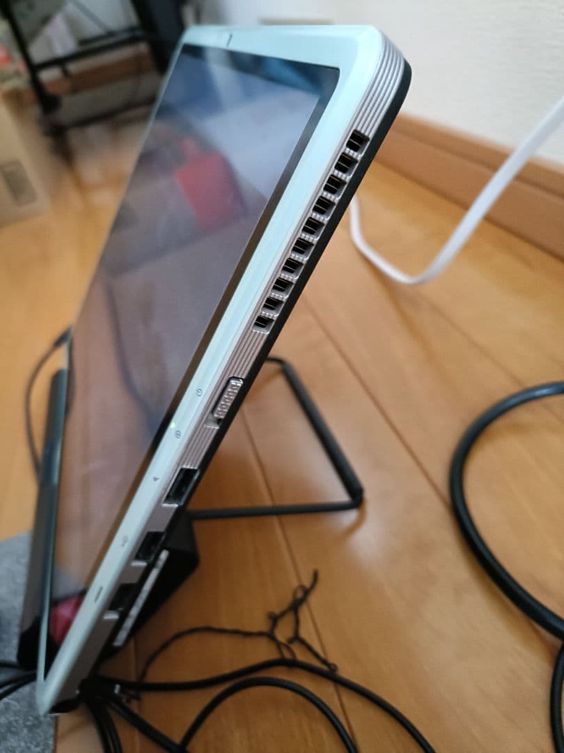 Windows タブレットPC　富士通FMV