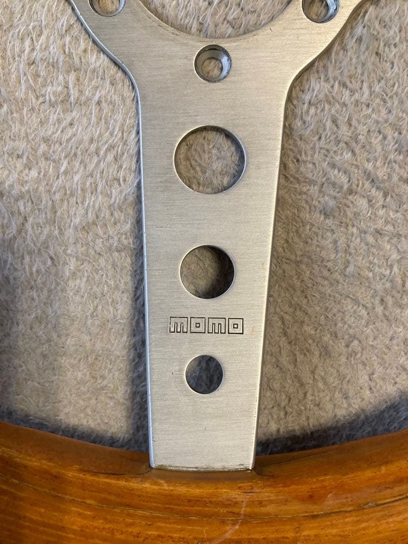 MOMO 3スポーク ステアリングホイール