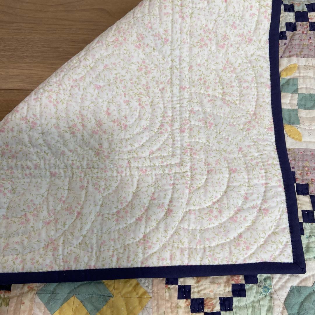 mikoパッチワークのベットカバー　サンプラー、スミルナ刺繍のクロス