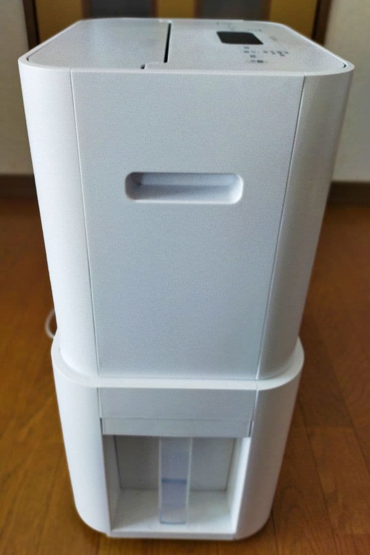 【ほぼ未使用】除湿機 22年製　アイリスオーヤマ PD-A140-W