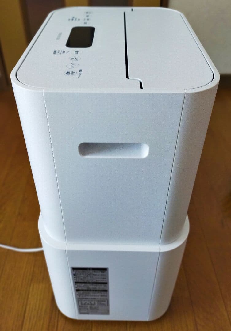 【ほぼ未使用】除湿機 22年製　アイリスオーヤマ PD-A140-W