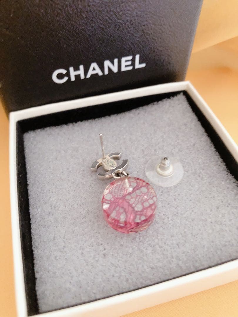 CHANEL シャネル　片耳ピアス　CHANELピンバッジ付き