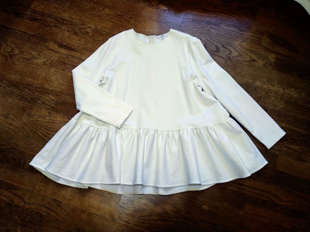 【 美品 】　yori ヨリ ぬくぬくヘムフリルブラウス　フレア　カットソー