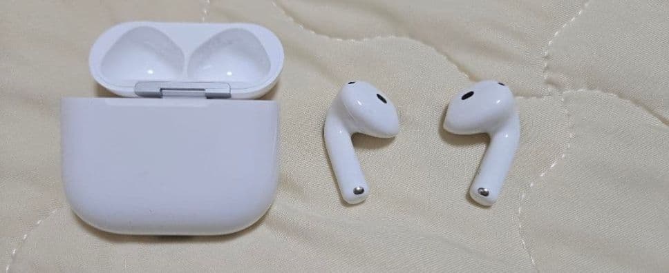 Apple AirPods 4 本体 ホワイト