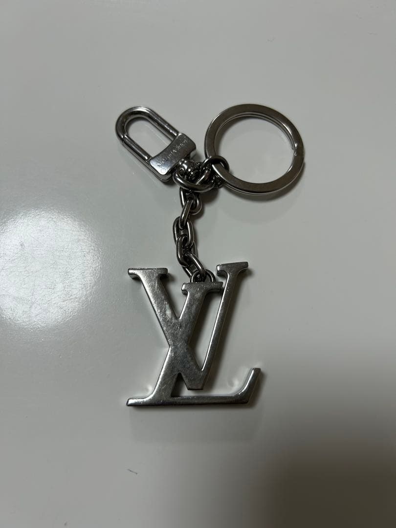 Louis Vuitton キーホルダー LVイニシャルチャーム