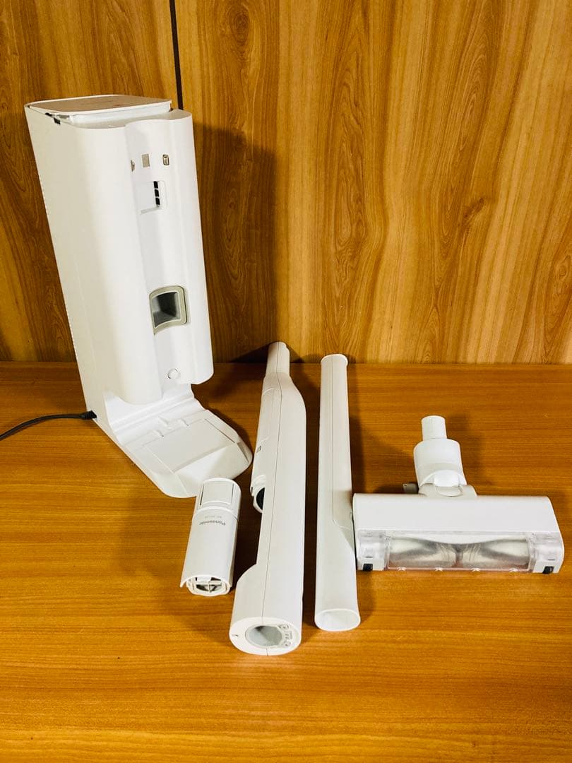 Panasonic MC-NS10K コードレス掃除機 2022年製 ①