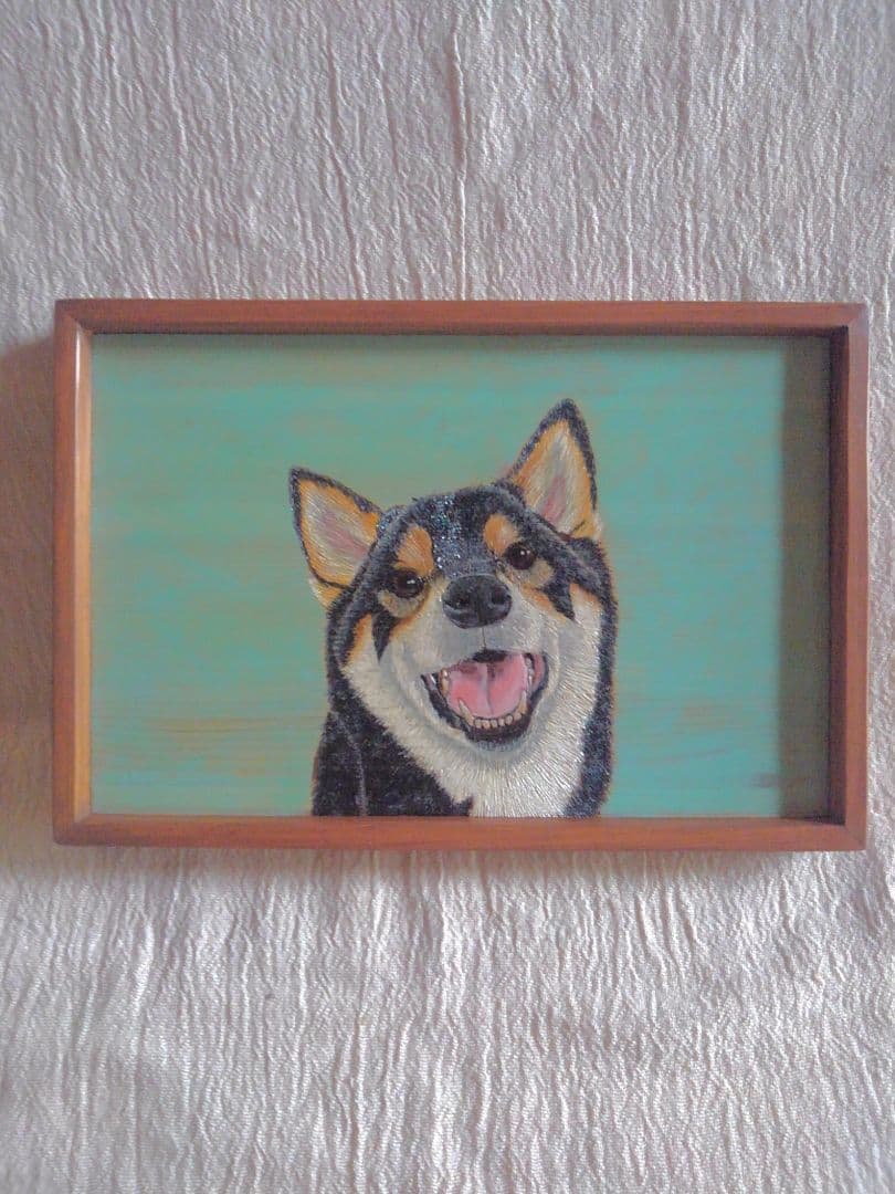 黒柴の木製壁掛け