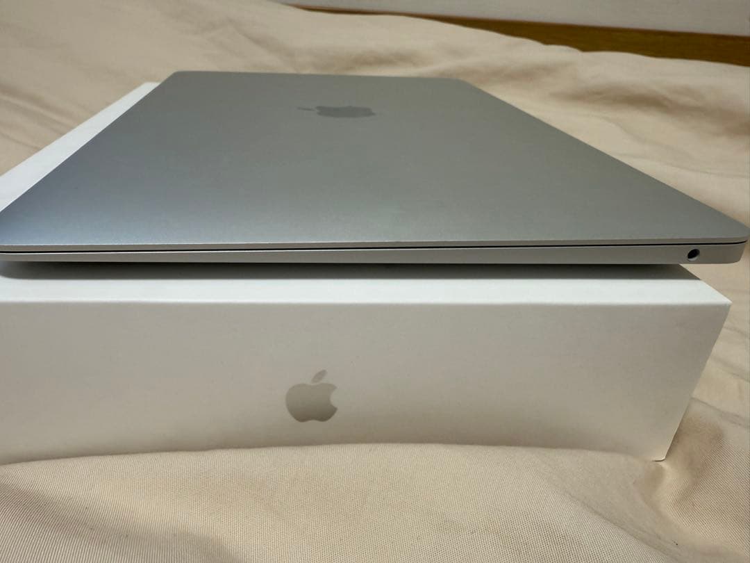 充放電回数60回以下　M1 MacBook Air 256GB シルバー　JIS