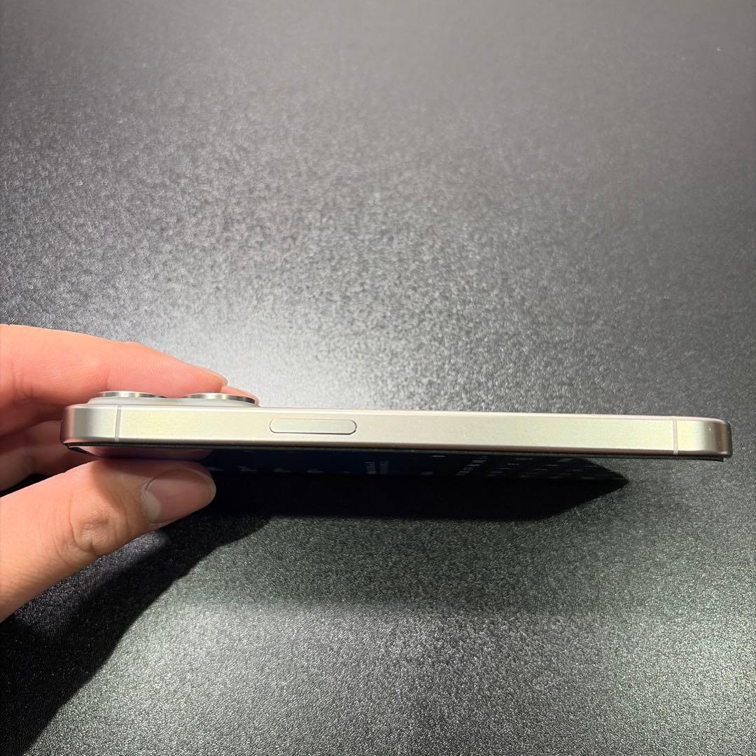 Apple iPhone 15 pro ナチュラルチタニウム 256gb