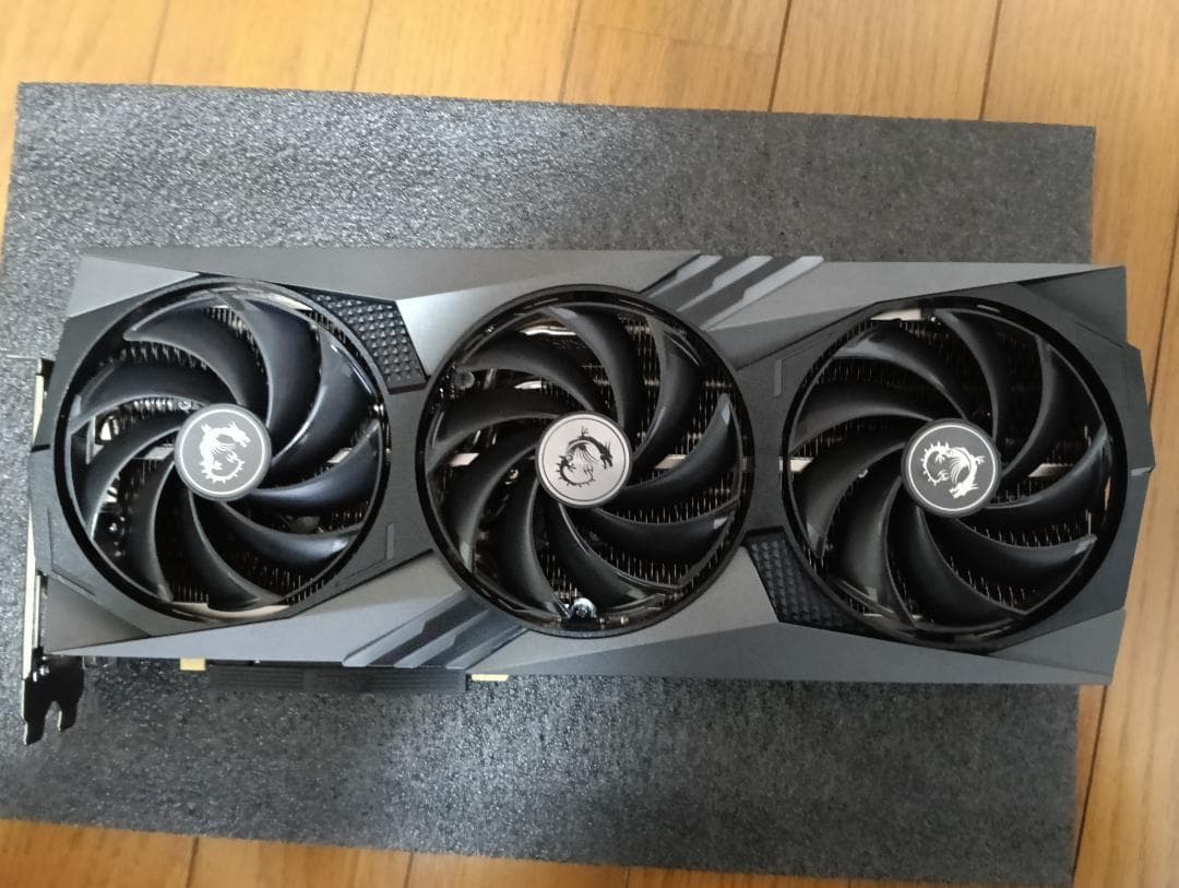 グラフィックボード・グラボ・ビデオカード GeForce RTX 4070 GAMING X TRIO 12G