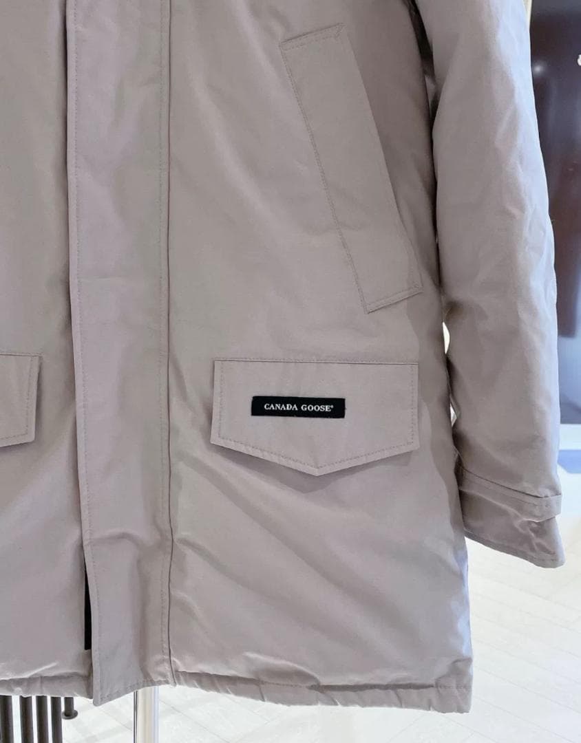 美品の中古品です フード付きダウンジャケット