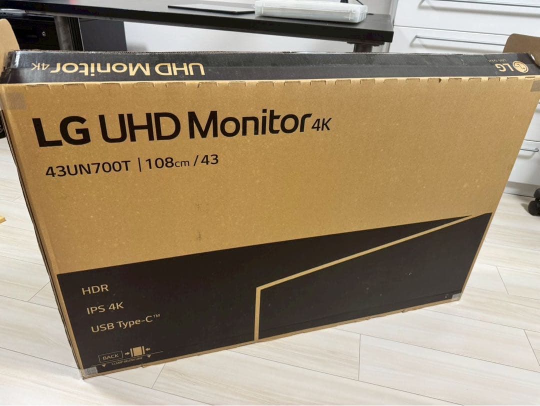 モニター4K対応42.5インチIPS LG 43UN700T-B