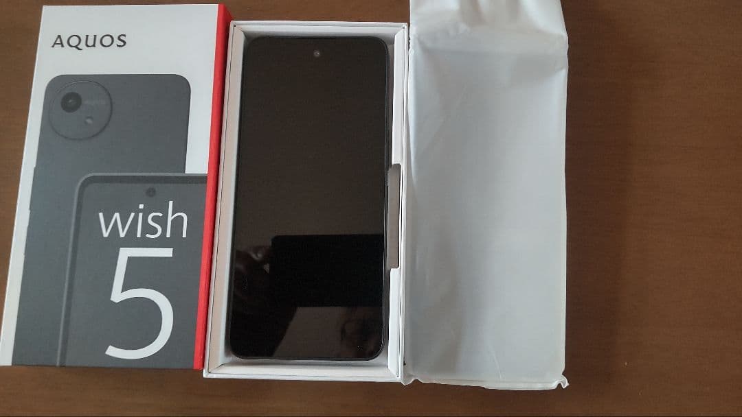 AQUOS wish 5 本体 ケース付き