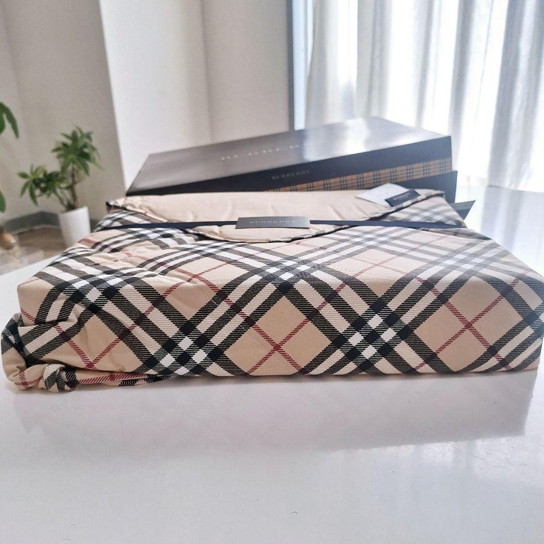 [新品]BURBERRY 羽毛ひざ掛け(肩当て) 150×70cm