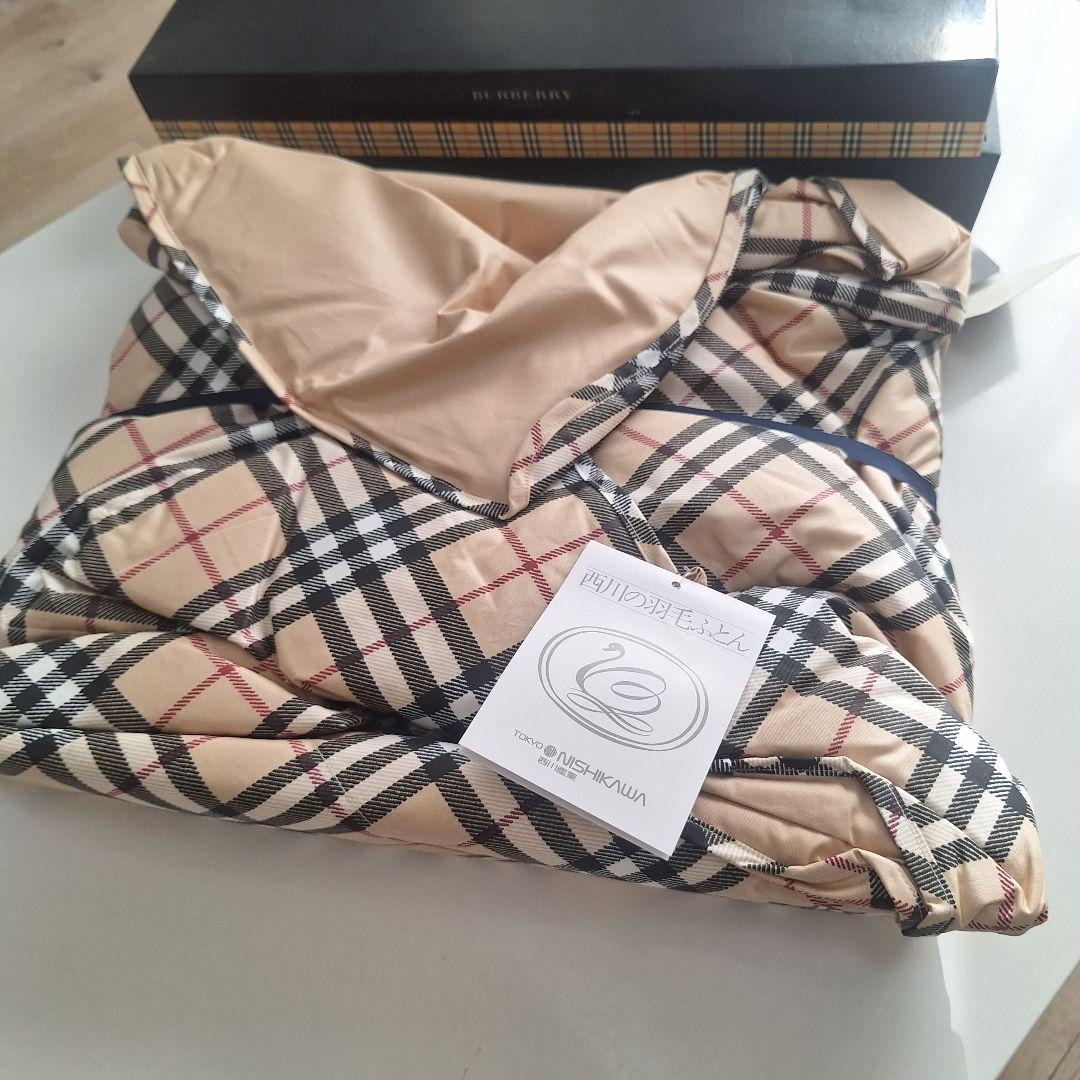 [新品]BURBERRY 羽毛ひざ掛け(肩当て) 150×70cm