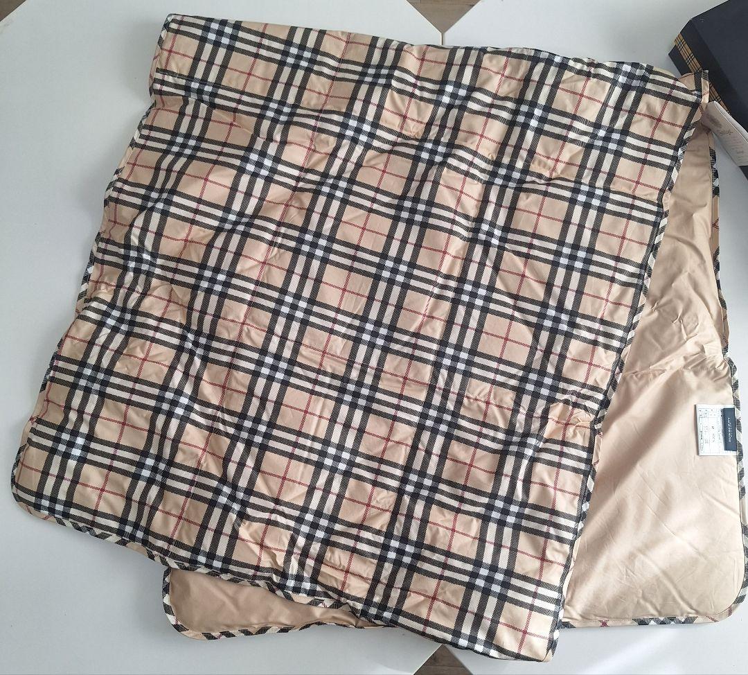 [新品]BURBERRY 羽毛ひざ掛け(肩当て) 150×70cm