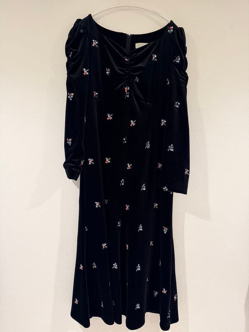 【今季完売品】CELFORD 花柄刺繍ベロアワンピース