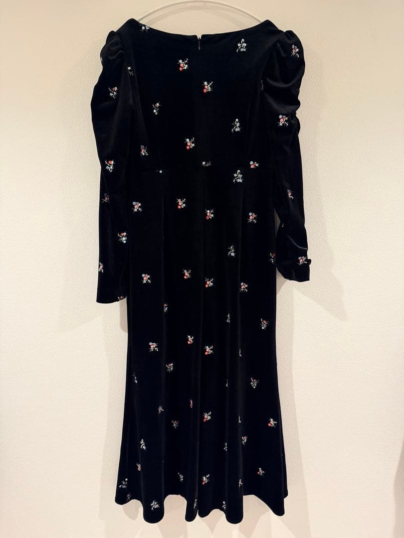 【今季完売品】CELFORD 花柄刺繍ベロアワンピース