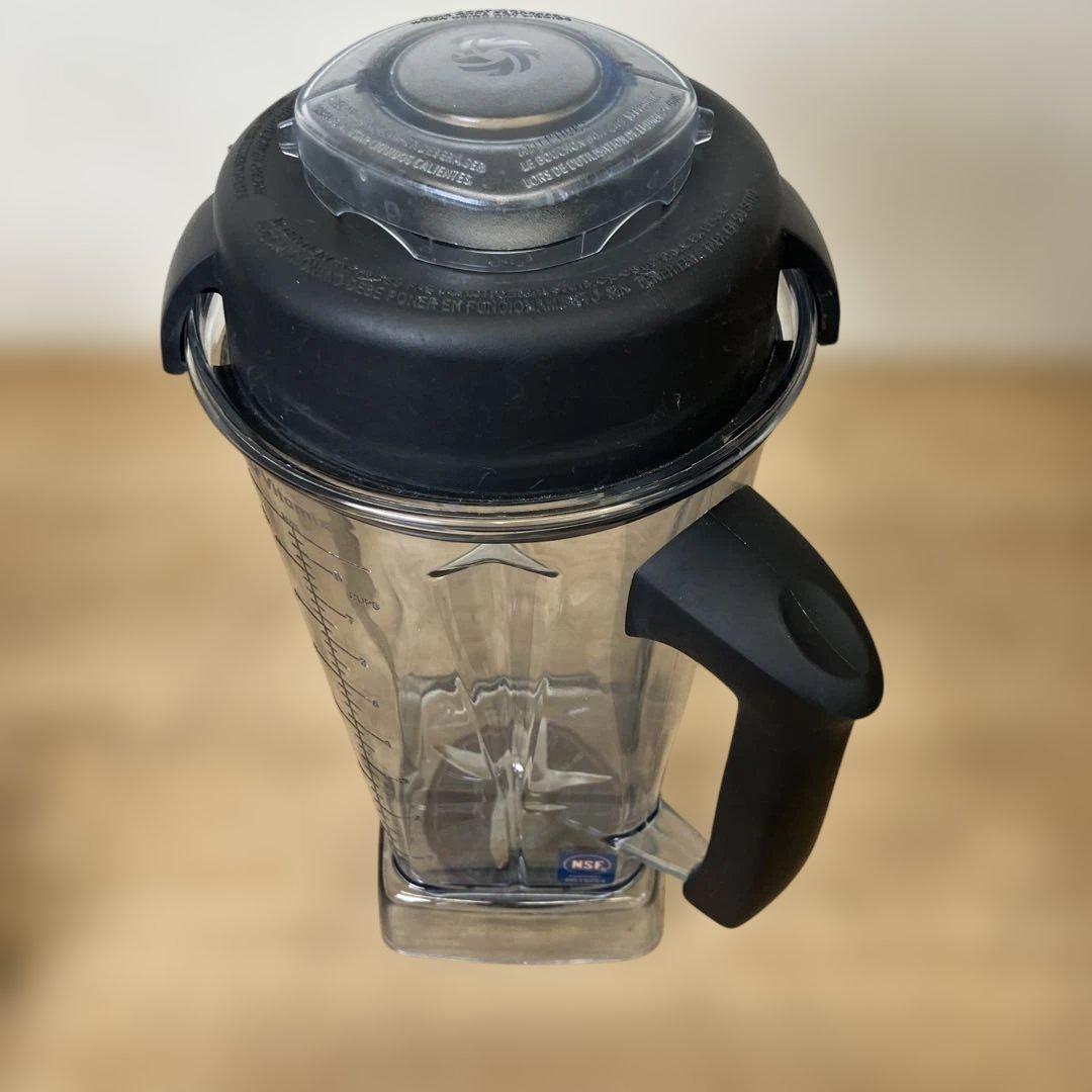 Vitamix VM0111 赤 ブレンダー　動作確認済み