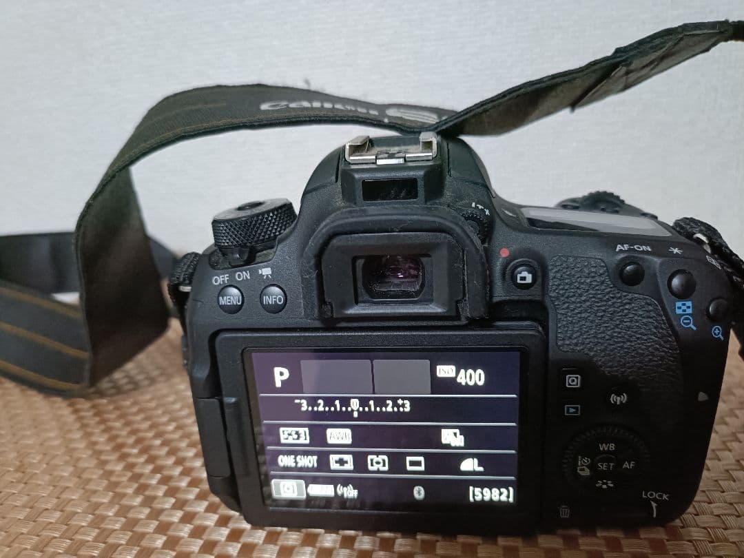 Canon EOS 9000Dデジタル一眼レフカメラレンズ3本、バッテリー2本付