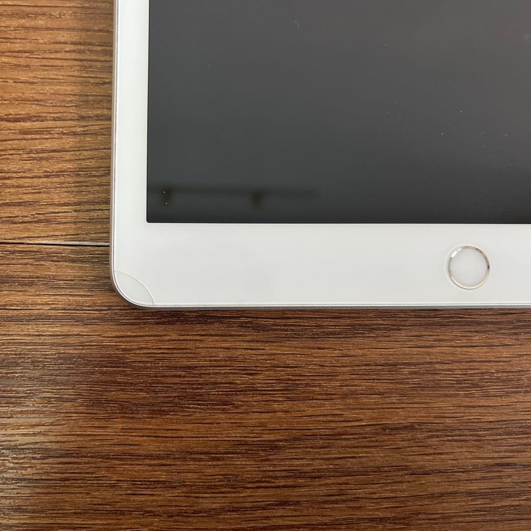 iPad (第8世代) 32GB Wifi + Cellularバッテリー91%