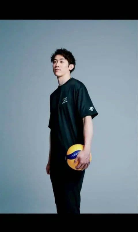 石川祐希選手 DESCENTEコラボ 半袖Ｔシャツ Ｌサイズ　１枚