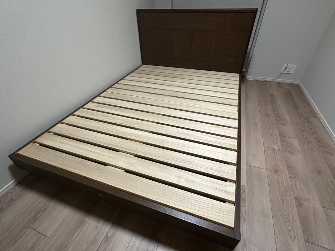 Simmons ダブルベッドフレーム(配送料込み)※直取引も可能です！